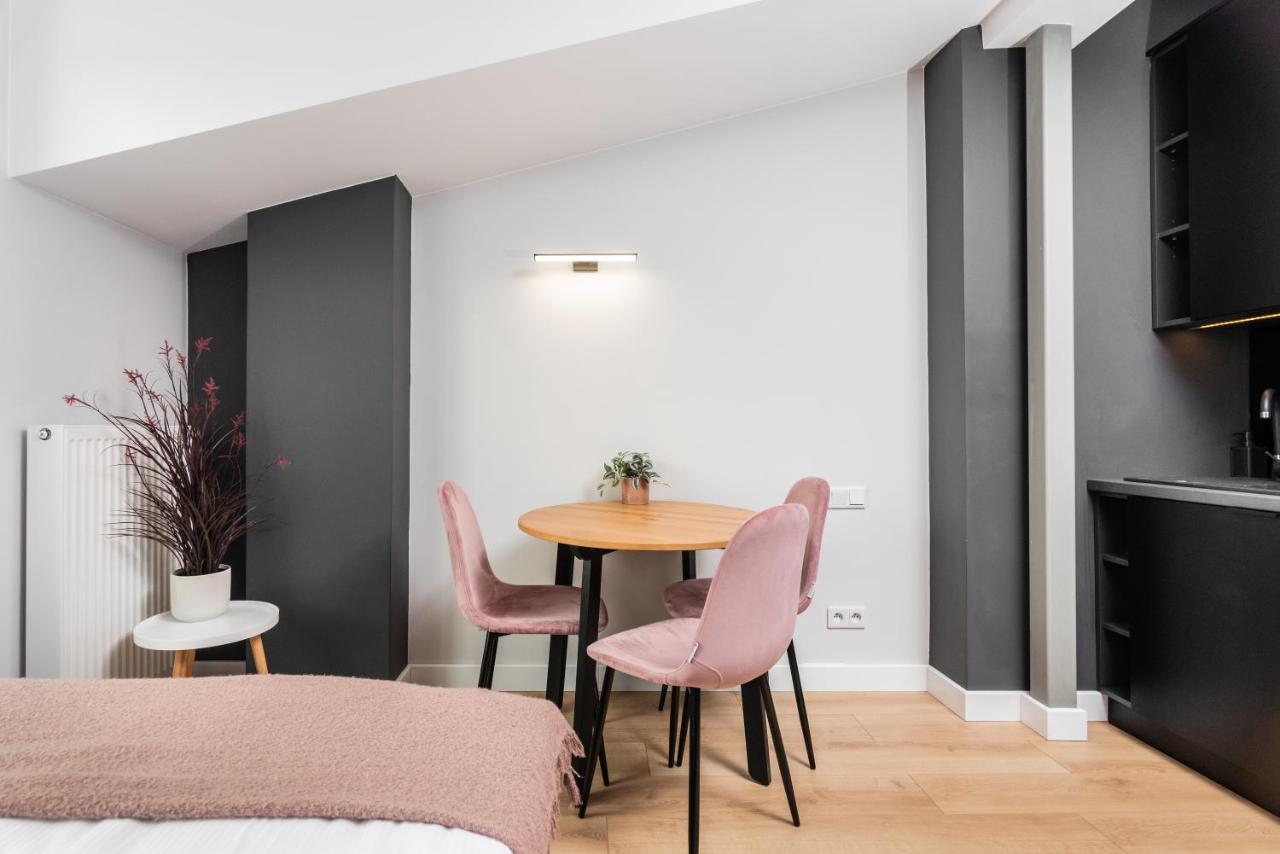 Smart Apartments - Old Town & Main Train Station - By Upstairs Cracovia Esterno foto